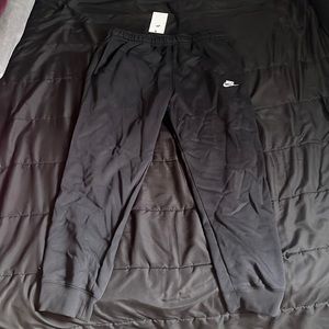 Black Nike jogger size Men XL